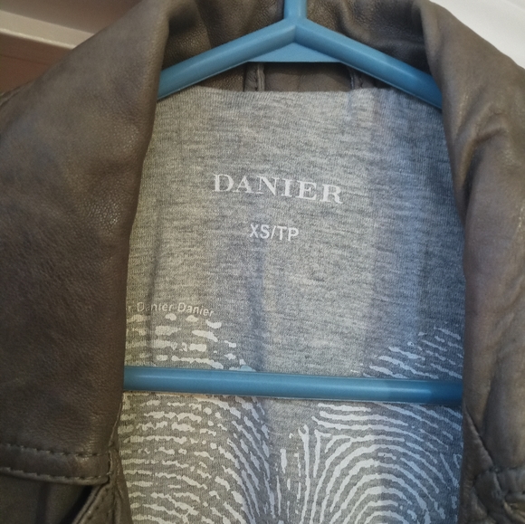 Women's leather vest By DANIER - Picture 3 of 6